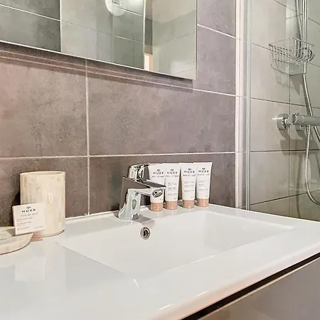 Ambre Blanche A106 - - Centre Village *